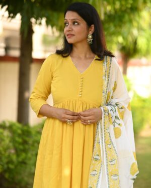 Premium Alia Cut Pearl Work Kurt Set